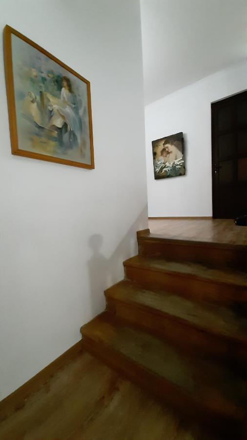 Victoria Guesthouse Koetaisi Buitenkant foto