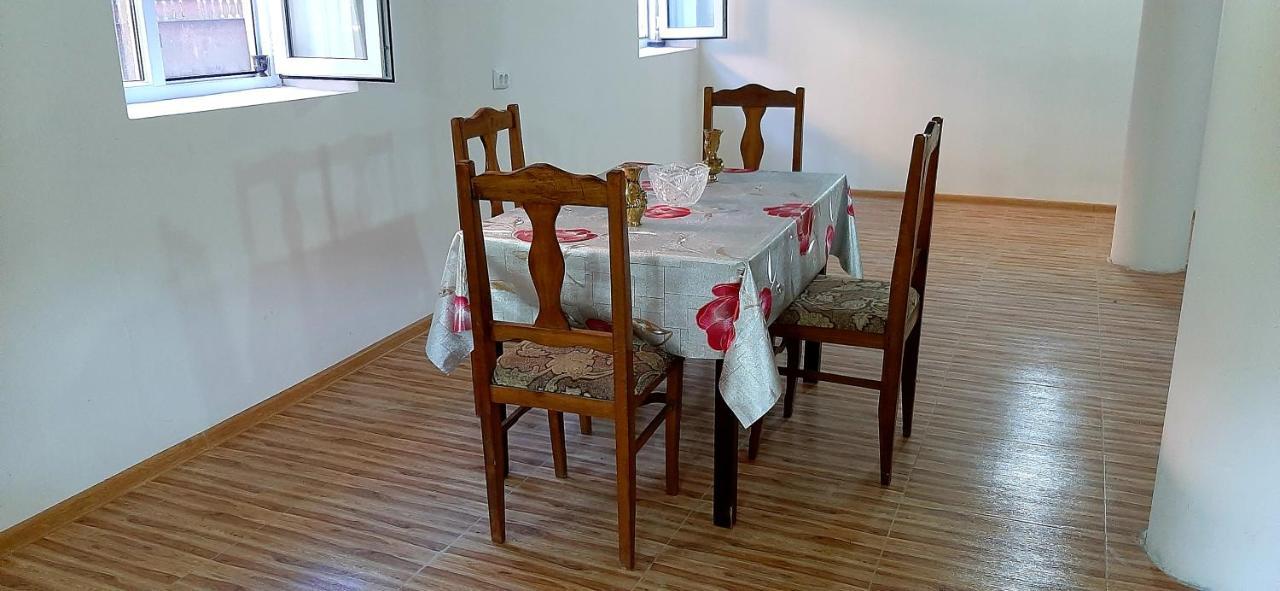 Victoria Guesthouse Koetaisi Buitenkant foto