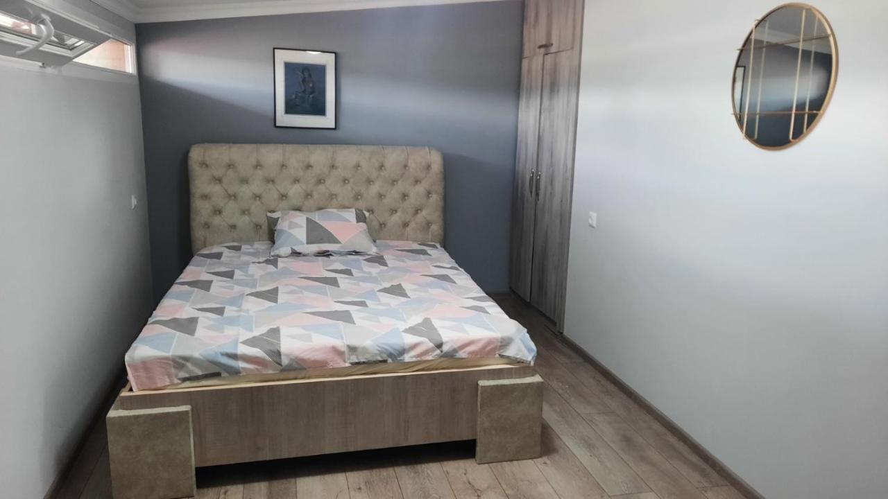 Victoria Guesthouse Koetaisi Buitenkant foto