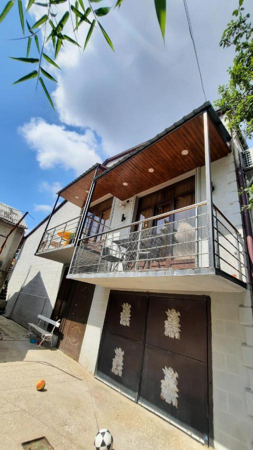 Victoria Guesthouse Koetaisi Buitenkant foto